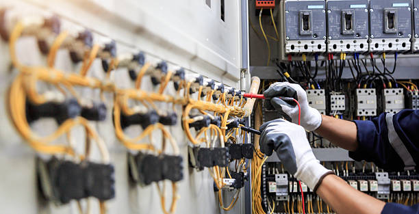 Professional Electrician technician working in Fullerton, NE